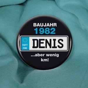 Großer Baujahr-Button mit Name