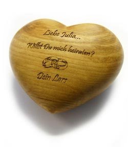Großes personalisiertes Holzherz mit eig