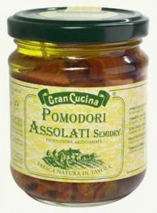 Halbgetrocknete Cocktailtomaten in Olive