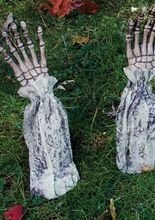 Halloween Garten Deko Hände weiß