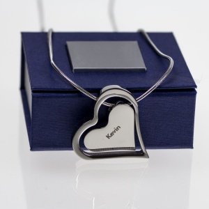 Hearts Gravur Anhänger mit Kette