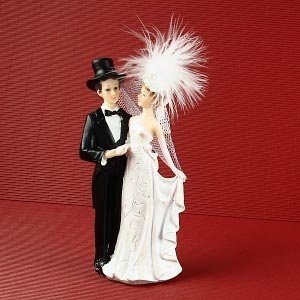Hochzeitspaar mit Federhaube und Zylinde