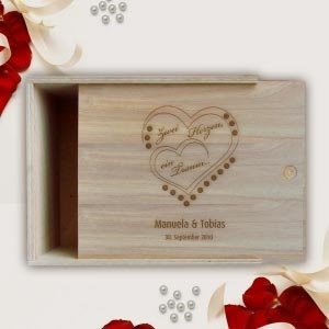 Holzbox mit persönlicher Gravur zur Hoch