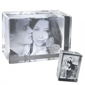 Ihr Foto schwebend im Glasblock