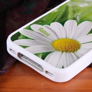 iPhone Schutzhülle in weiß mit Name auf Blütenblatt