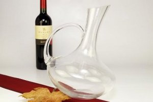 Karaffe mit Henkel 1 l