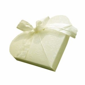 Kartonage Herz, vanille mit Lilienmuster