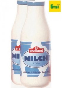 Kaufladenzubehör Milch in Flasche