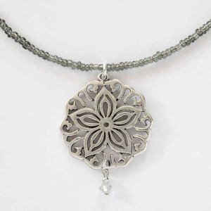 Kette -Mandala-, versilbert an Glasperle