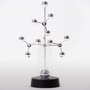 Kinetisches Mobile - Atome