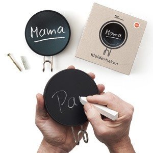 Kleiderhaken mit Tafel und Kreide zum Se