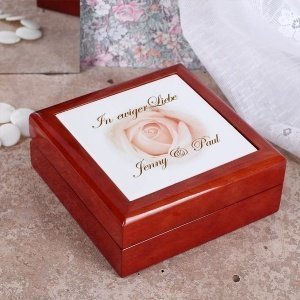 Kleine Schmuckdose mit Rose und Namen