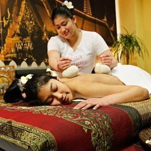Kräuterstempelmassage - 60 Min. - Lübeck