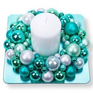 Kugel-Kranz Grün auf Teller