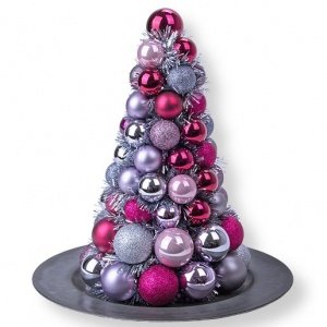 Kugel-Pyramide auf Teller