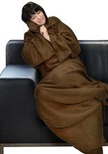 Kuscheldecke mit Ärmeln braun