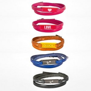 Lederarmbänder mit Botschaft