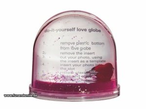 Liebeskugel mit Herzen für das eigene Fo