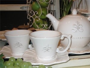 Lilly Tassen mit Untertassen Weiss NEU