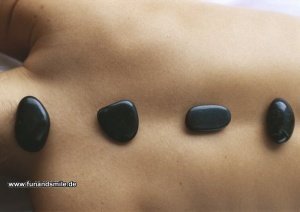 Massagesteine Hot Stones zur Wellnessbeh