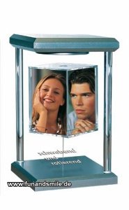 magischer Bilderwürfel schwebend