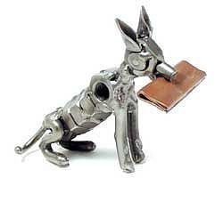 Metallfigur Hund mit Zeitung