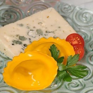 Mit Gorgonzola und Walnüssen gefüllte fr