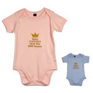 Mit persönlichem Steckbrief bestickter B