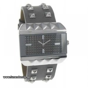 Moderne Damenarmbanduhr mit Nieten