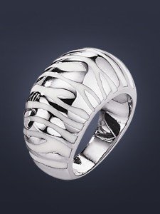 Moderner Damenring mit farbiger Lackeinl