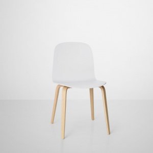 Muuto Visu Stuhl mit Holzgestell Eiche/W