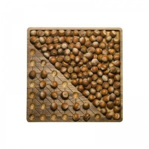 Nussschale mit Spiel