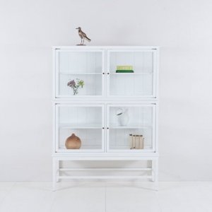 Oliver Glasvitrine mit Beinen