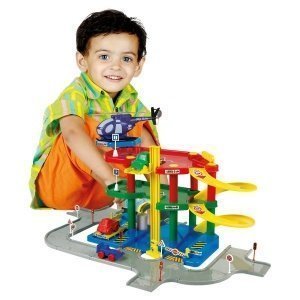 Parkhaus mit 3 Ebenen und 1,5 m Fahrbahn