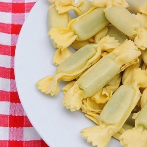 Pastabonbons gefüllt mit Ricotta und Spi