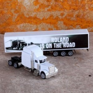 Personalisierbarer Mini-Truck On the Roa