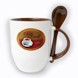 Personalisierte Kaffeetasse im Café-Design