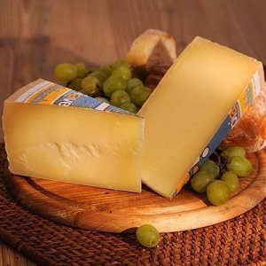Piave mezzano Hartkäse ohne Löcher