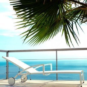 Picass Light Lounger