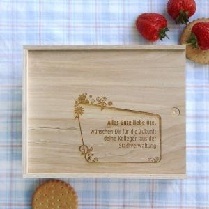 Präsentbox aus Holz mit persönlicher Gra