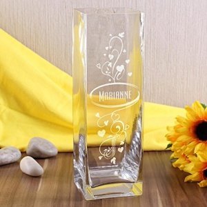 Blumenvase mit Gravur