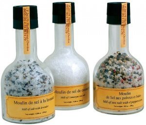 Salzmühle mit Kräutern der Provence