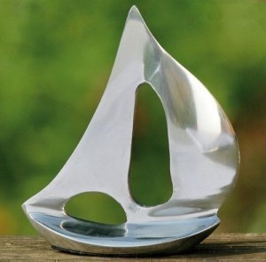 SEGELBOOT MODELL AUS ALUMINIUM