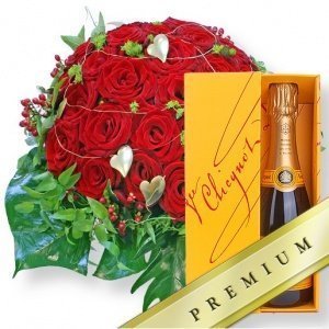 Scarlett und Champagner Veuve Cliquot (0