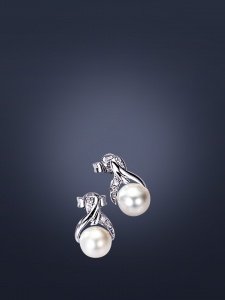 Schillernde Ohrstecker mit Süßwasserzuch