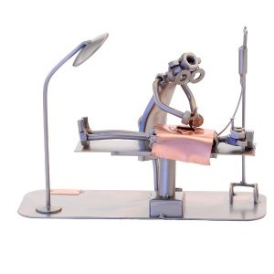 Schraubenmann am OP-Tisch