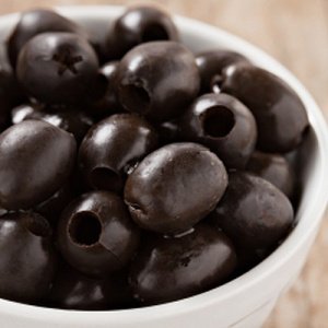 Schwarze Oliven ohne Stein in Olivenöl Z