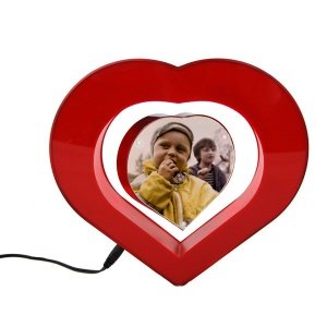 Schwebender Herz-Bilderrahmen