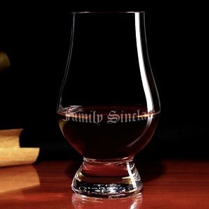 schottisches Whiskyglas mit standfestem 