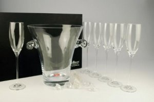 Sektkühler und sechs Sektgläser